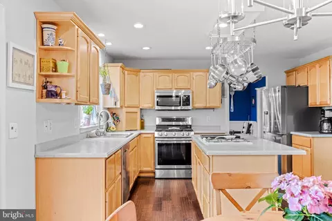 Kitchen - 6001 Florey Rd, Hanover, MD 21076 photo 7 of 7