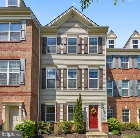 7956 Pettigrew St, Elkridge, MD 21075