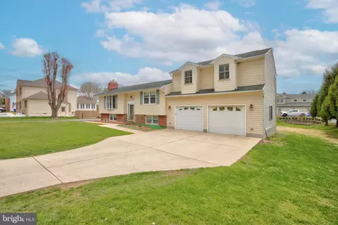 10193 Maxine St, Ellicott City, MD 21042