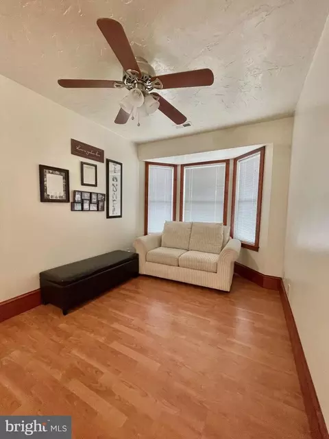 Living - 10159 High Ridge Rd, Laurel, MD 20723 photo 2 of 3