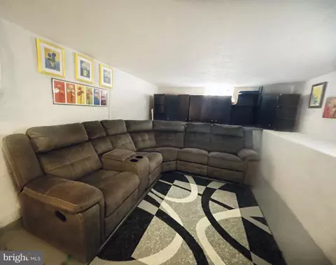 Living - 10159 High Ridge Rd, Laurel, MD 20723 photo 3 of 3