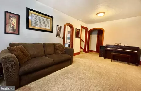 Living - 10159 High Ridge Rd, Laurel, MD 20723 photo 1 of 3