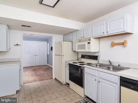 Kitchen - 6440 Skipton Dr, Hanover, MD 21076 photo 5 of 5