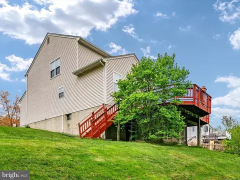 Exterior - 6440 Skipton Dr, Hanover, MD 21076 photo 4 of 9