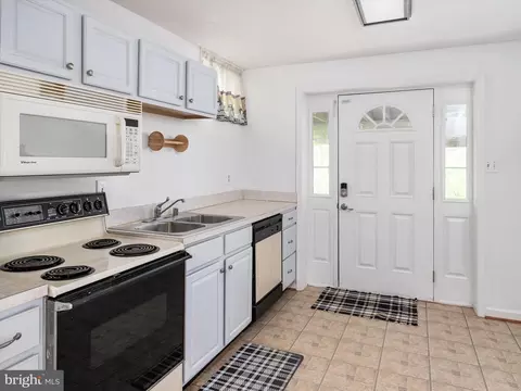 Kitchen - 6440 Skipton Dr, Hanover, MD 21076 photo 4 of 5