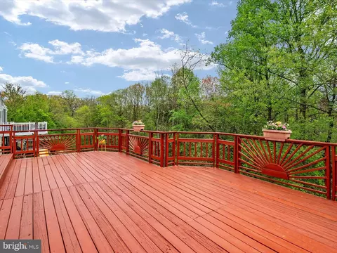 Exterior - 6440 Skipton Dr, Hanover, MD 21076 photo 6 of 9