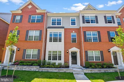 8061 Blue Stream Dr, Elkridge, MD 21075