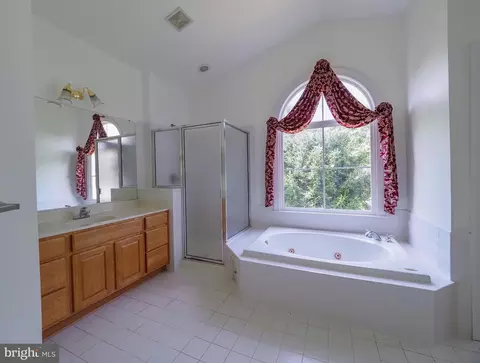 Bath - 8629 Saddleback Pl, Laurel, MD 20723 photo 4 of 6