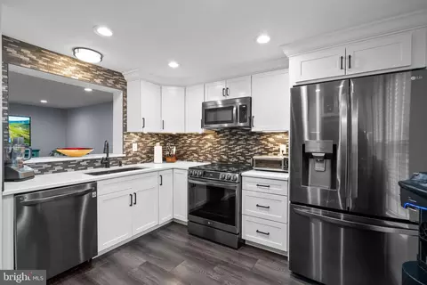 9405 Chippenham Dr, Laurel, MD 20723 photo 9