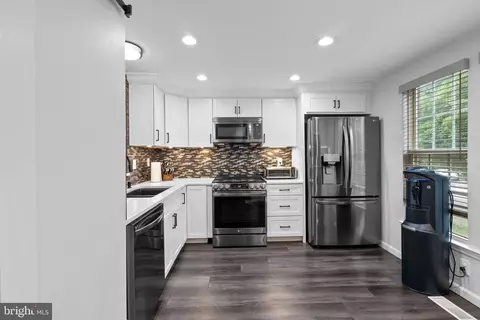 9405 Chippenham Dr, Laurel, MD 20723 photo 8