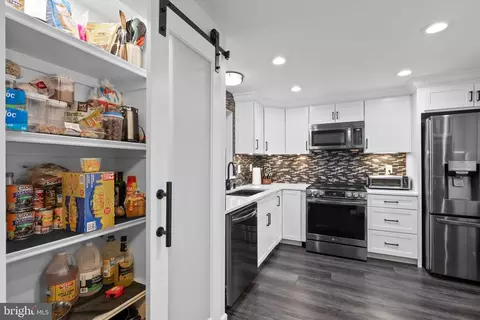 9405 Chippenham Dr, Laurel, MD 20723 photo 14