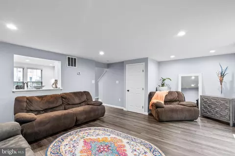 9405 Chippenham Dr, Laurel, MD 20723 photo 7