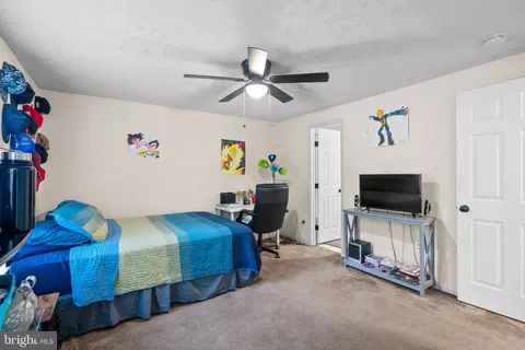 9405 Chippenham Dr, Laurel, MD 20723 photo 18