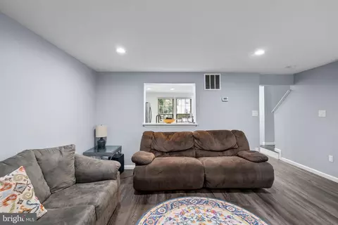 9405 Chippenham Dr, Laurel, MD 20723 photo 6