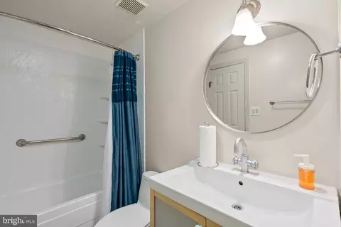 9405 Chippenham Dr, Laurel, MD 20723 photo 16