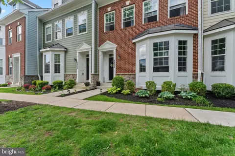 5805 Duncan Dr, Ellicott City, MD 21043