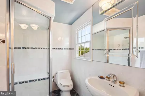 Bath - 9688 Baltimore Ave, Laurel, MD 20723 photo 2 of 3