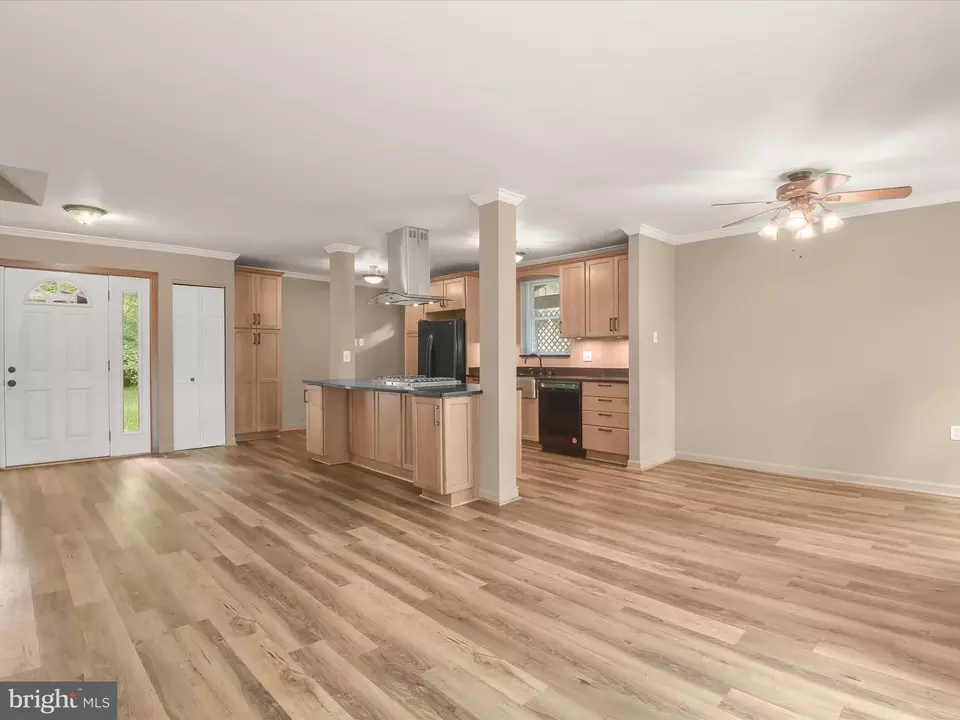 Living - 5396 Graywing Ct, Columbia, MD 21045 photo 3 of 8