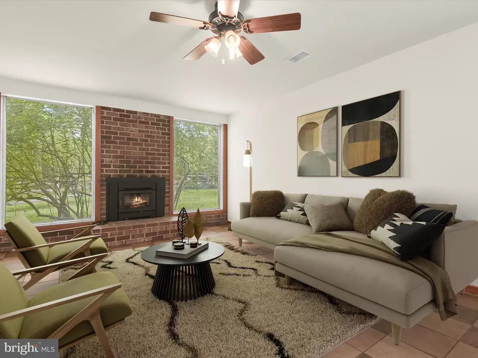 Living - 5396 Graywing Ct, Columbia, MD 21045 photo 2 of 8