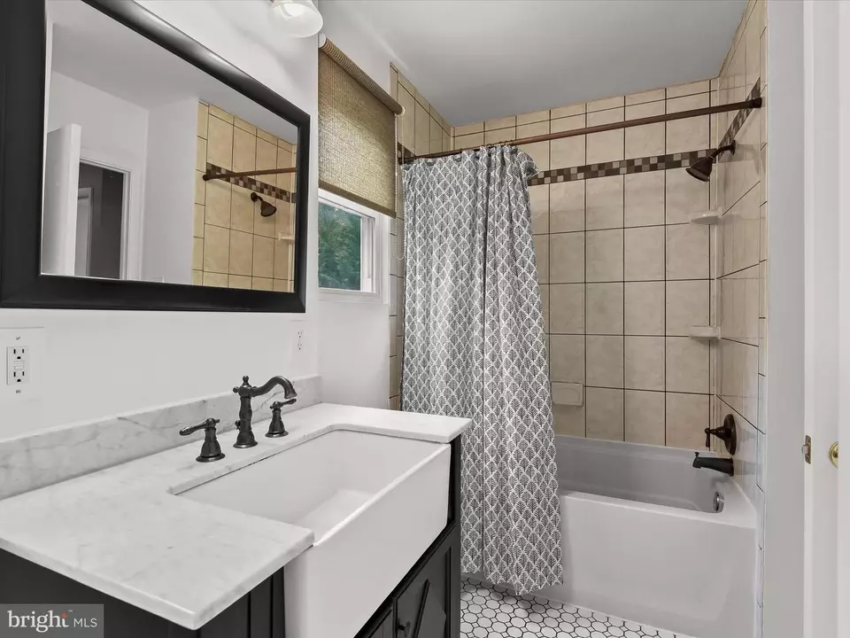 Bath - 5396 Graywing Ct, Columbia, MD 21045 photo 2 of 2