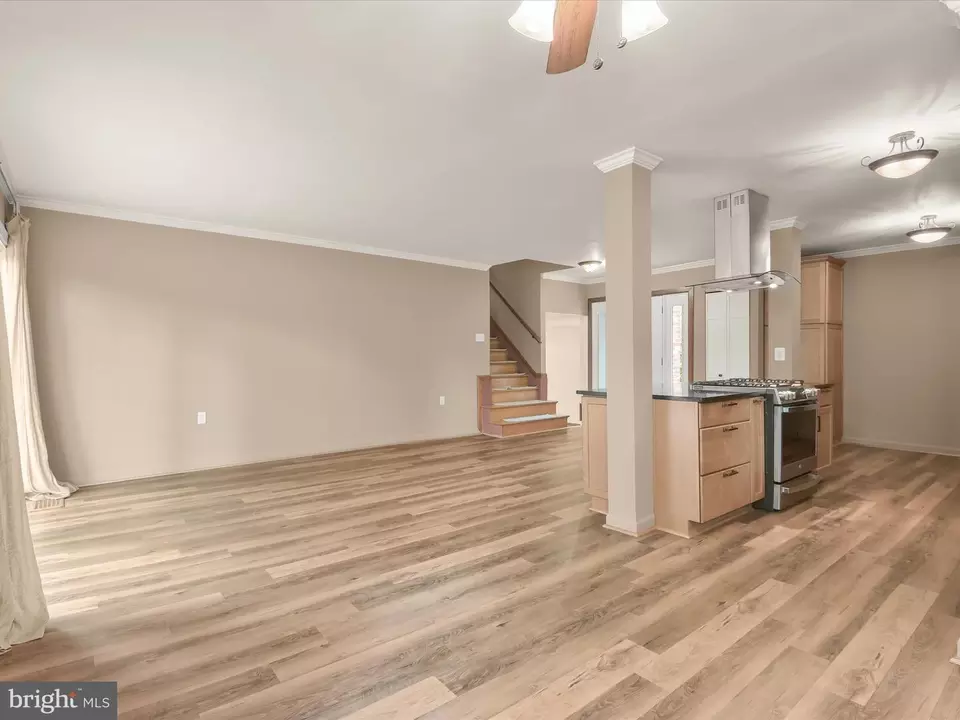 Living - 5396 Graywing Ct, Columbia, MD 21045 photo 4 of 8