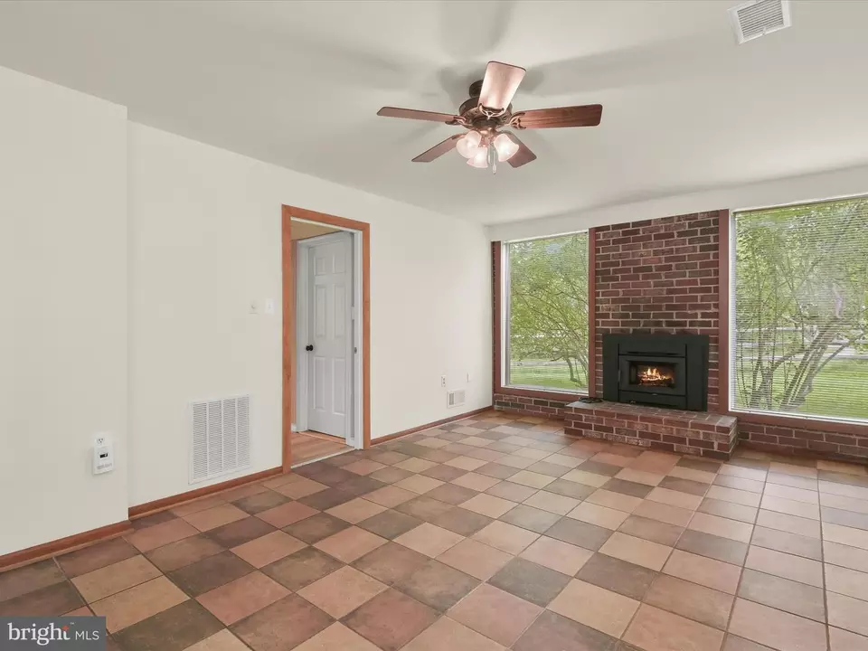 Living - 5396 Graywing Ct, Columbia, MD 21045 photo 7 of 8