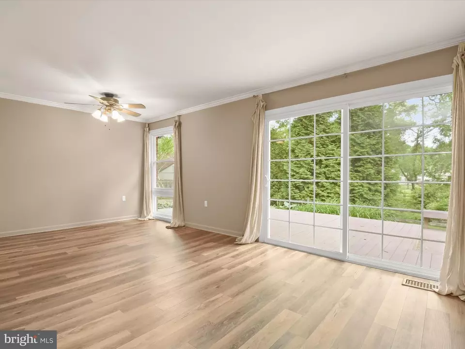 Living - 5396 Graywing Ct, Columbia, MD 21045 photo 5 of 8