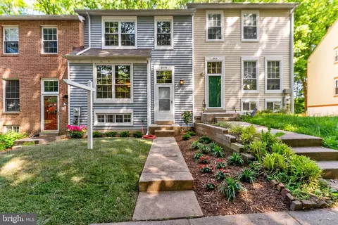 8856 Stonebrook Ln, Columbia, MD 21046