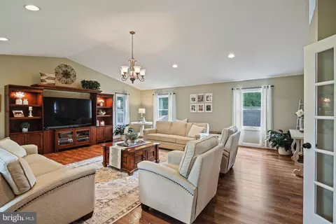 Living - 10693 Stansfield Rd, Laurel, MD 20723 photo 2 of 2
