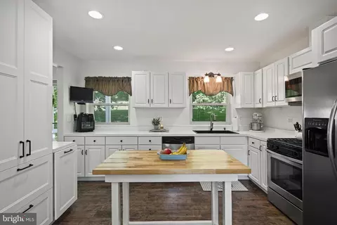 Kitchen - 10693 Stansfield Rd, Laurel, MD 20723 photo 2 of 3