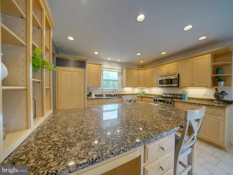 Kitchen - 8508 Pineway Dr, Laurel, MD 20723 photo 9 of 9