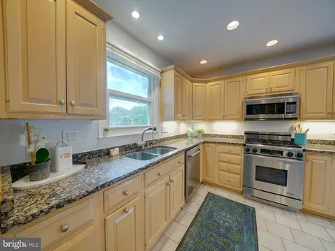 Kitchen - 8508 Pineway Dr, Laurel, MD 20723 photo 5 of 9