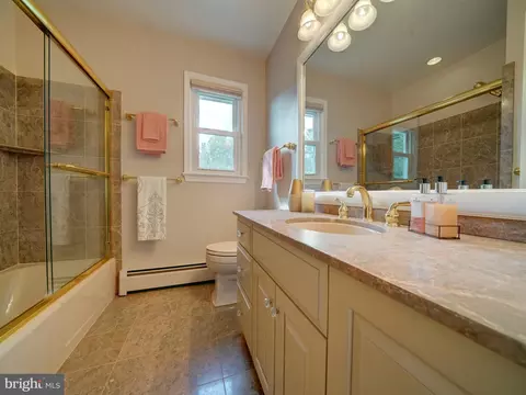 Bath - 8508 Pineway Dr, Laurel, MD 20723 photo 10 of 11