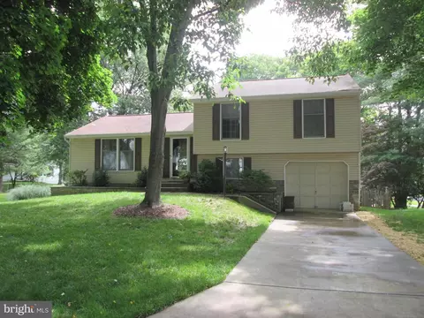 6915 Garland Ln, Columbia, MD 21045