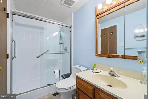 Bath - 9635 Glendower Ct, Laurel, MD 20723 photo 2 of 2