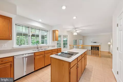 8418 Flowering Cherry Ln, Laurel, MD 20723 photo 12