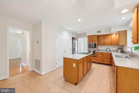 8418 Flowering Cherry Ln, Laurel, MD 20723 photo 13