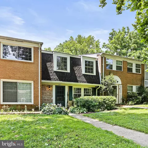 5511 Woodenhawk Cir, Columbia, MD 21044
