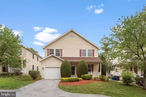 6456 Julie Ann Dr, Hanover, MD 21076
