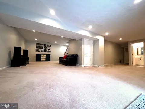 8259 Spring Branch Ct, Laurel, MD 20723 photo 17