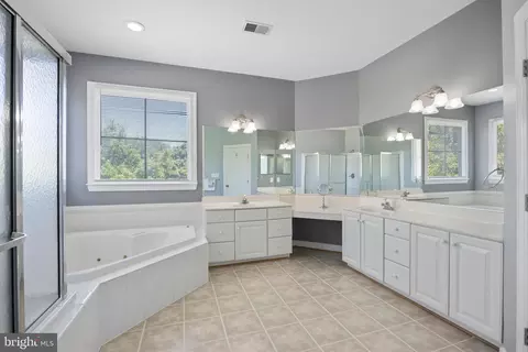 Bath - 8604 Saddleback Pl, Laurel, MD 20723 photo 2 of 5
