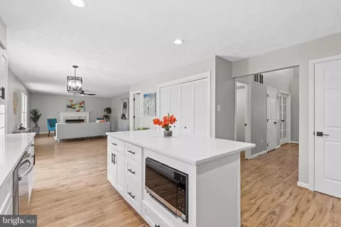 Entry Way - 8235 Spring Branch Ct, Laurel, MD 20723 photo 3 of 7