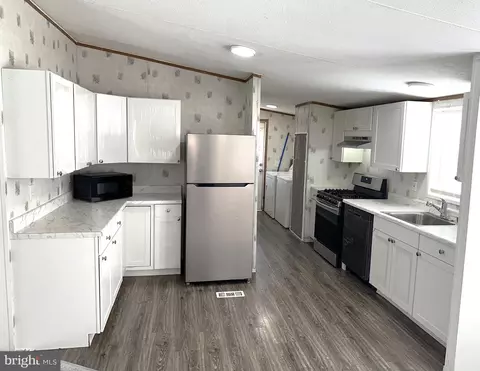 74 Midway Ave, Laurel, MD 20723 photo 2