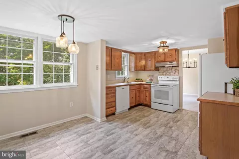 8400 Jandy Ave, Laurel, MD 20723 photo 10