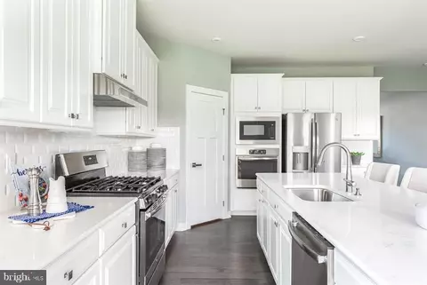 7522 Declan Rd, Laurel, MD 20723 photo 4