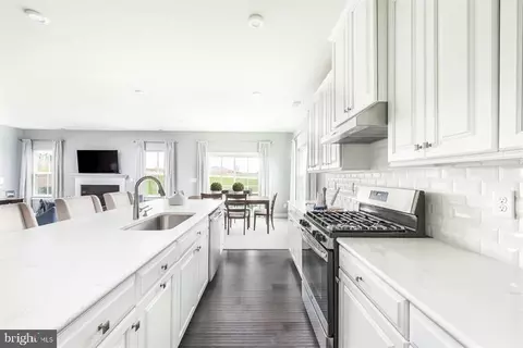 7522 Declan Rd, Laurel, MD 20723 photo 3