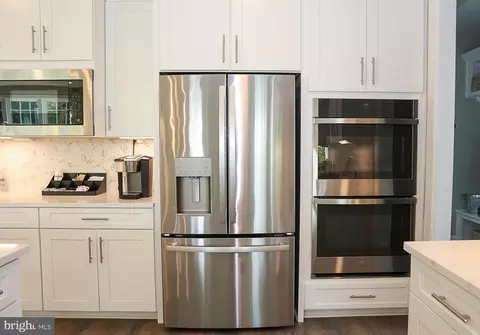 Kitchen - 7100 Tranquility Rd, Laurel, MD 20723 photo 4 of 11