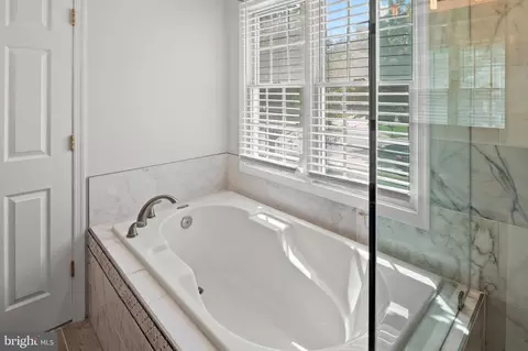 Bath - 9410 Jackson Ct, Laurel, MD 20723 photo 3 of 5