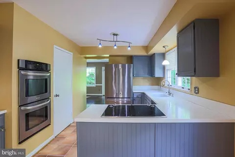 Kitchen - 5251 Candy Root Ct, Columbia, MD 21045 photo 4 of 6