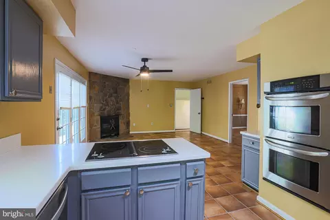 Kitchen - 5251 Candy Root Ct, Columbia, MD 21045 photo 5 of 6